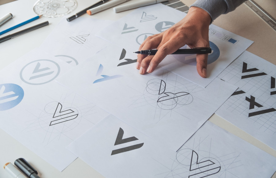 シンプルな線で描かれたサークルフォルムのおしゃれなロゴマークデザイン デザイン作成依頼はasobo Design ブランド ロゴデザインの制作アイデア